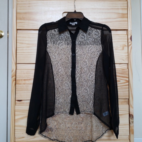 Issi Trendy long sleeve button down shirt 😍 - Picture 2 of 5